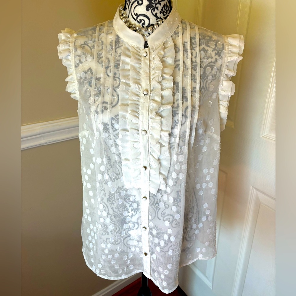Merona, women’s white sleeveless, tuxedo-style ruffle top. Size Lg.